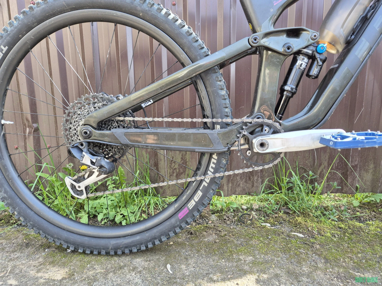 1. Trek slash 9.8 M/L roata 29