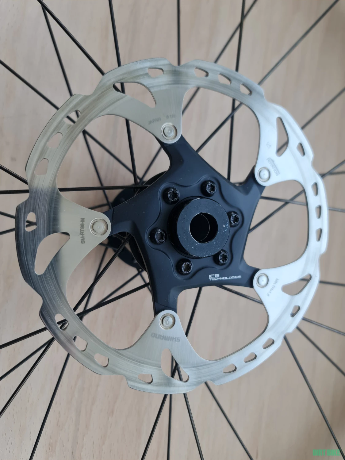 1. SHIMANO Disc de frână SM-RT86 180mm 6-bolt Ice Tech