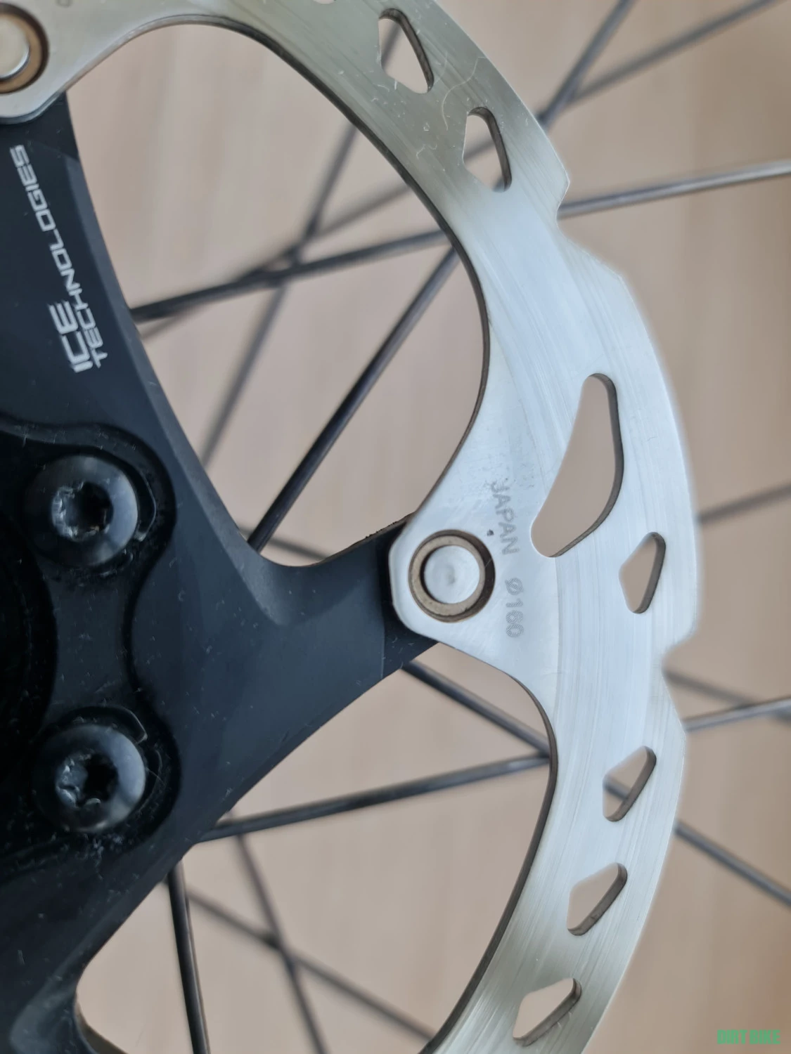 1. SHIMANO Disc frână SM-RT86 160mm 6 găuri Ice Tech