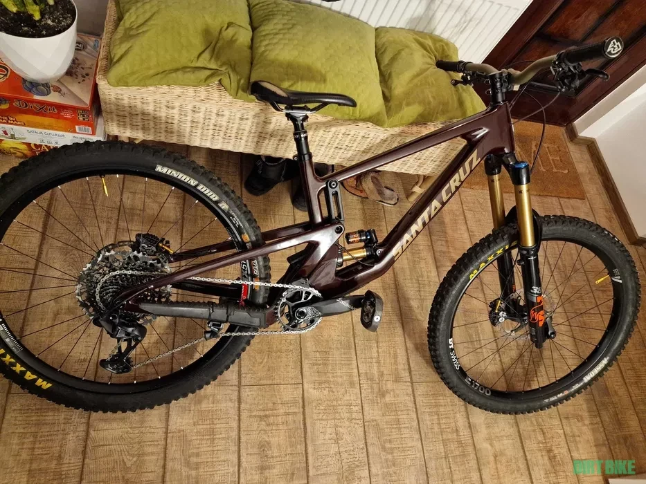 1. Santa cruz nomad 5 M