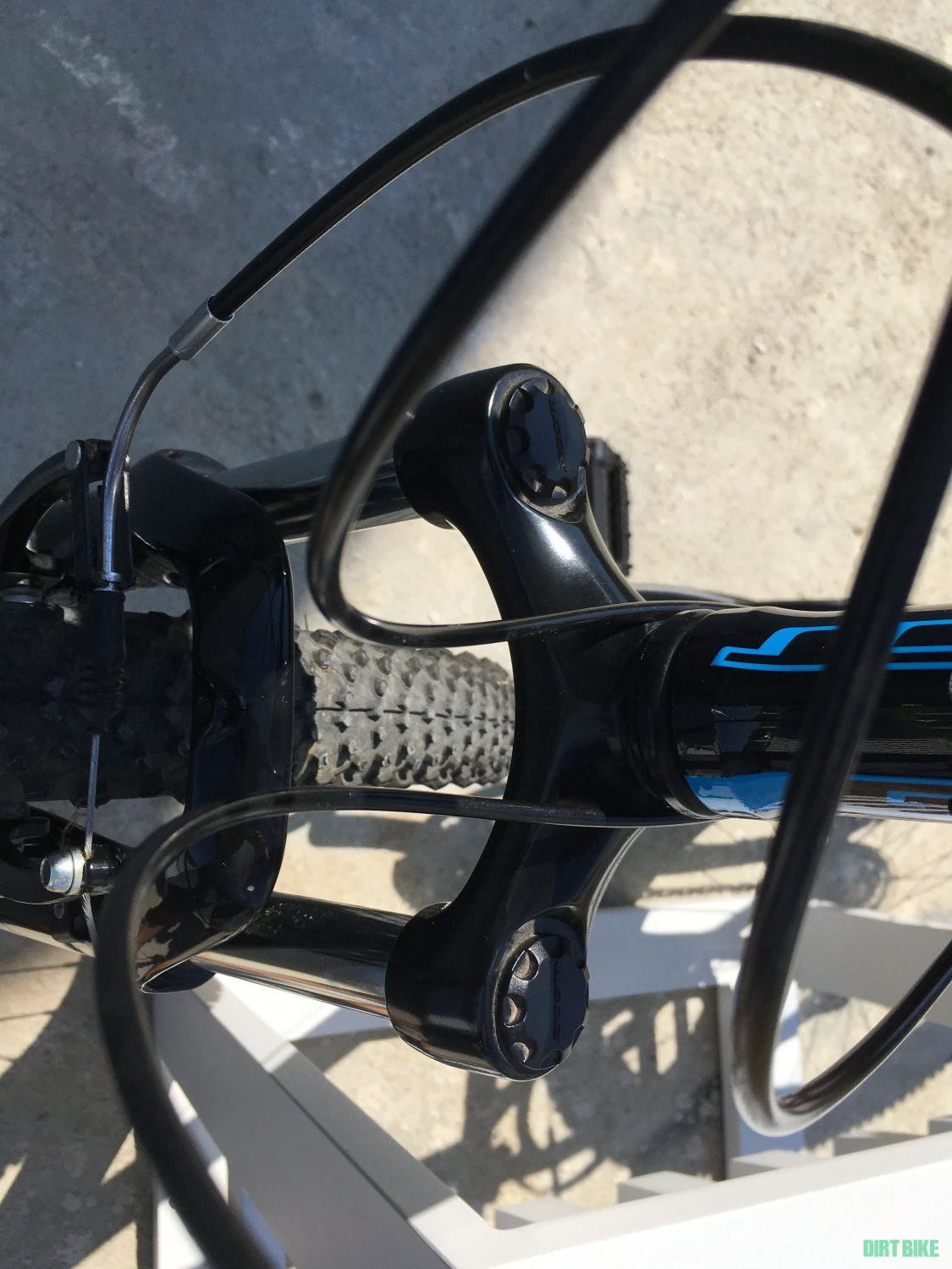 7. Bicicleta tip mountain bike marca GT pentru adolescenti de 1.58-1.65 m