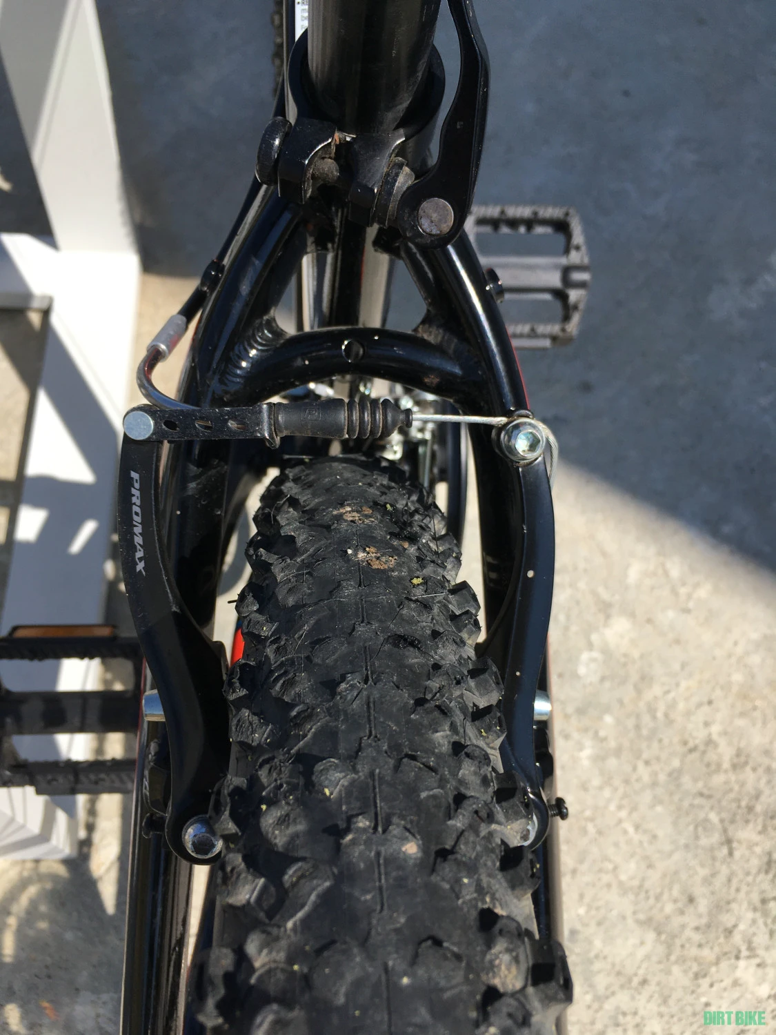 5. Bicicleta tip mountain bike marca GT pentru adolescenti de 1.58-1.65 m