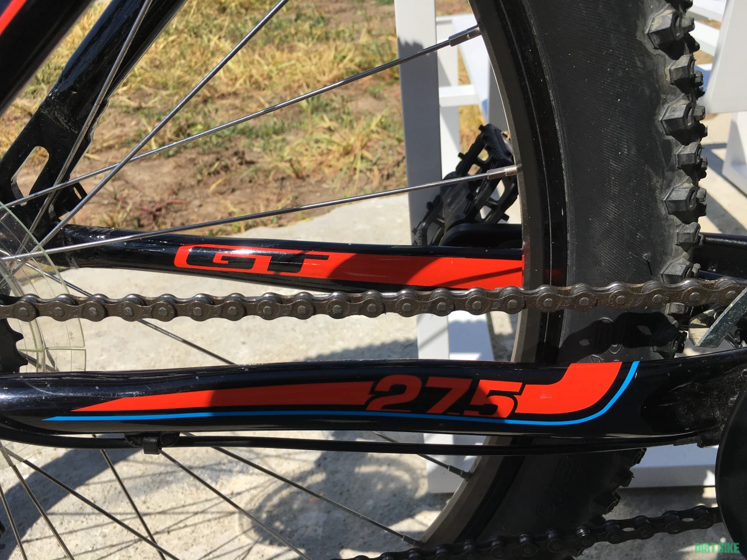 11. Bicicleta tip mountain bike marca GT pentru adolescenti de 1.58-1.65 m
