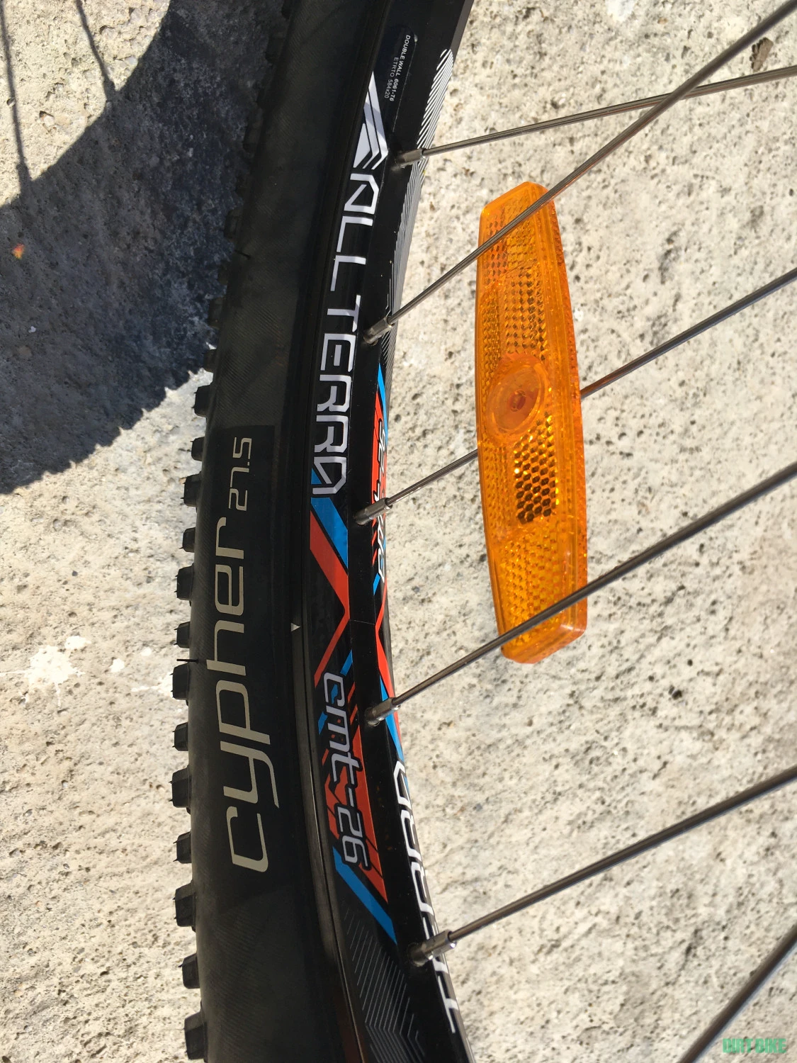 13. Bicicleta tip mountain bike marca GT pentru adolescenti de 1.58-1.65 m