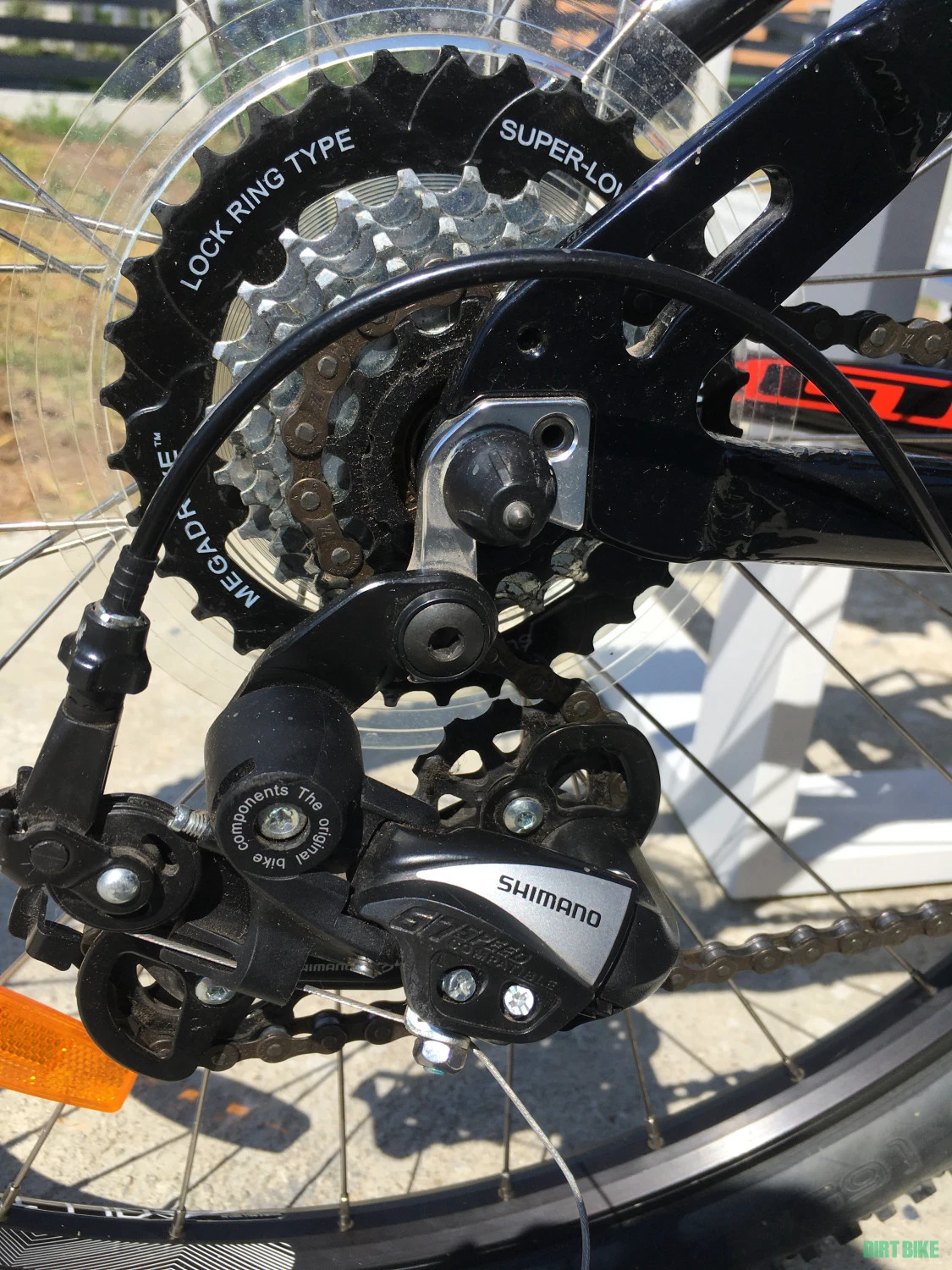 15. Bicicleta tip mountain bike marca GT pentru adolescenti de 1.58-1.65 m