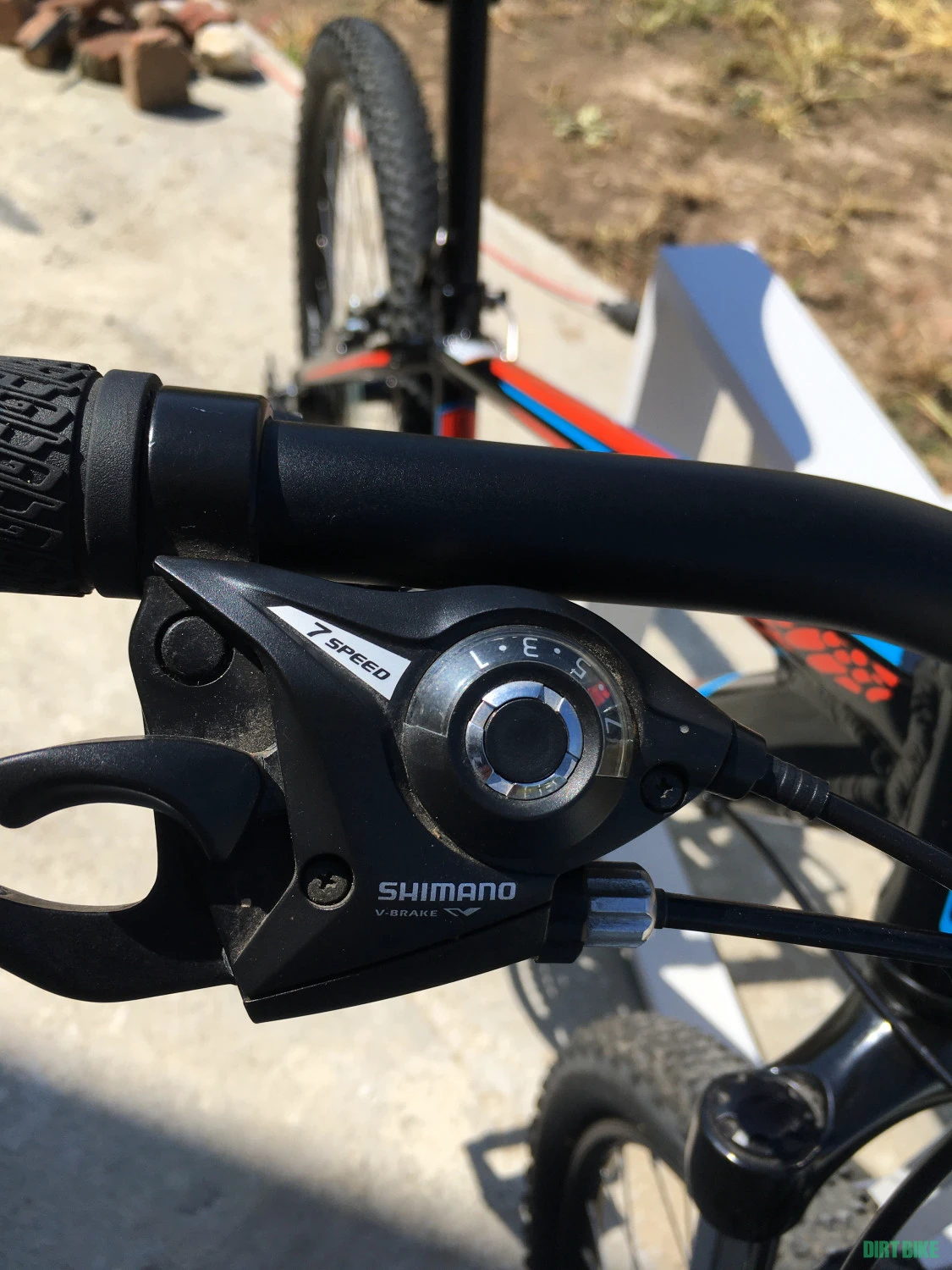 3. Bicicleta tip mountain bike marca GT pentru adolescenti de 1.58-1.65 m