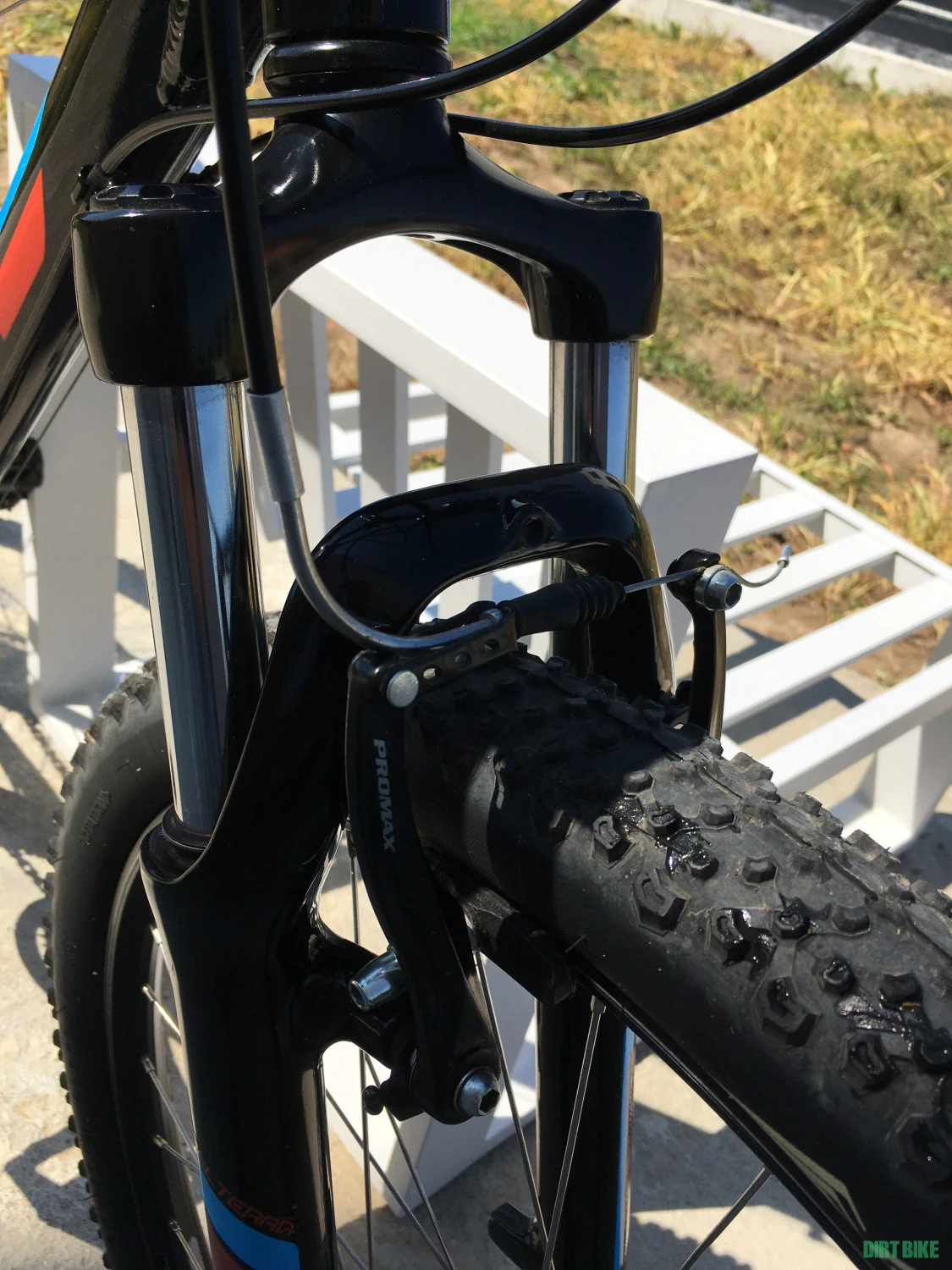 2. Bicicleta tip mountain bike marca GT pentru adolescenti de 1.58-1.65 m