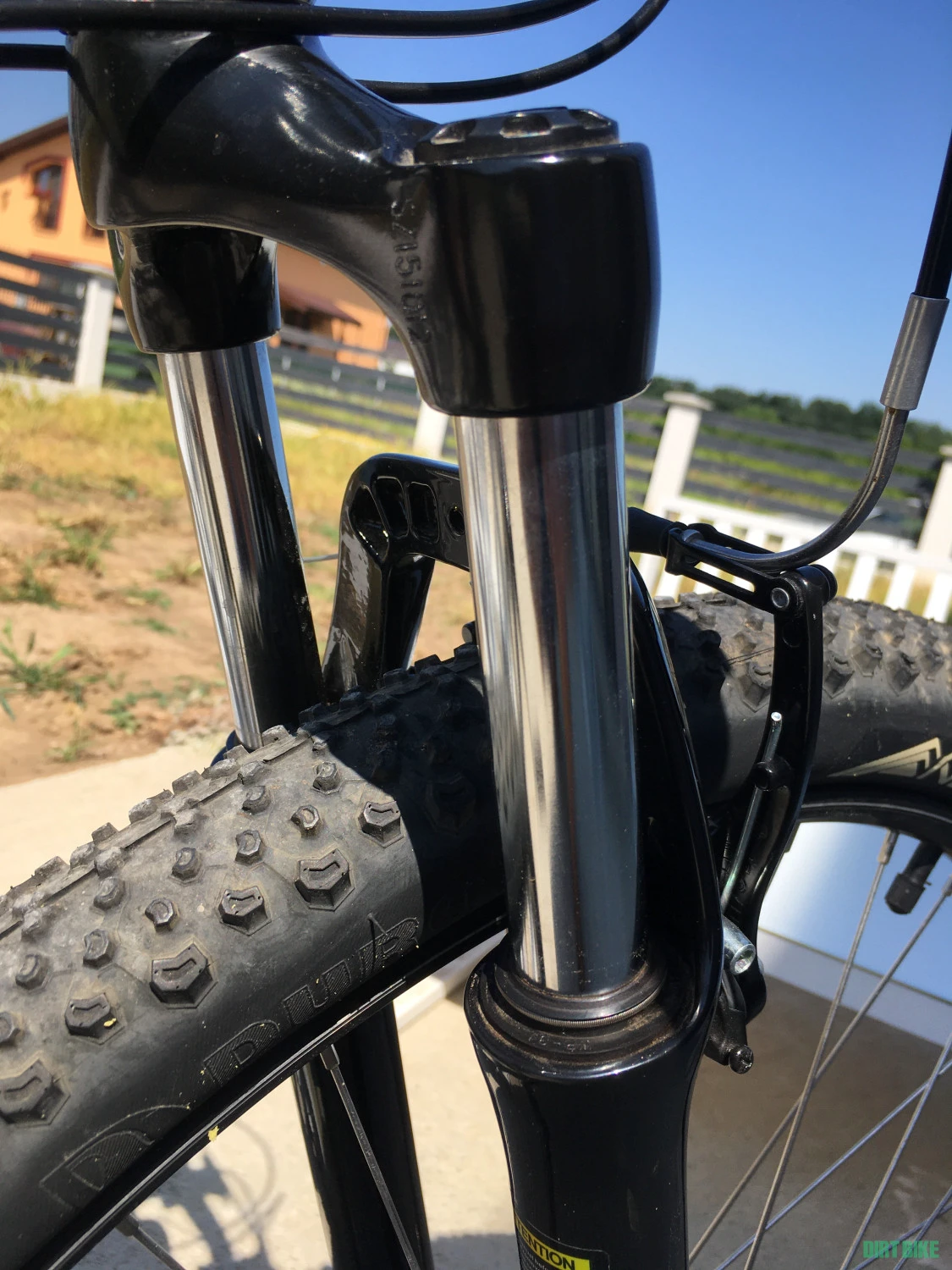 8. Bicicleta tip mountain bike marca GT pentru adolescenti de 1.58-1.65 m