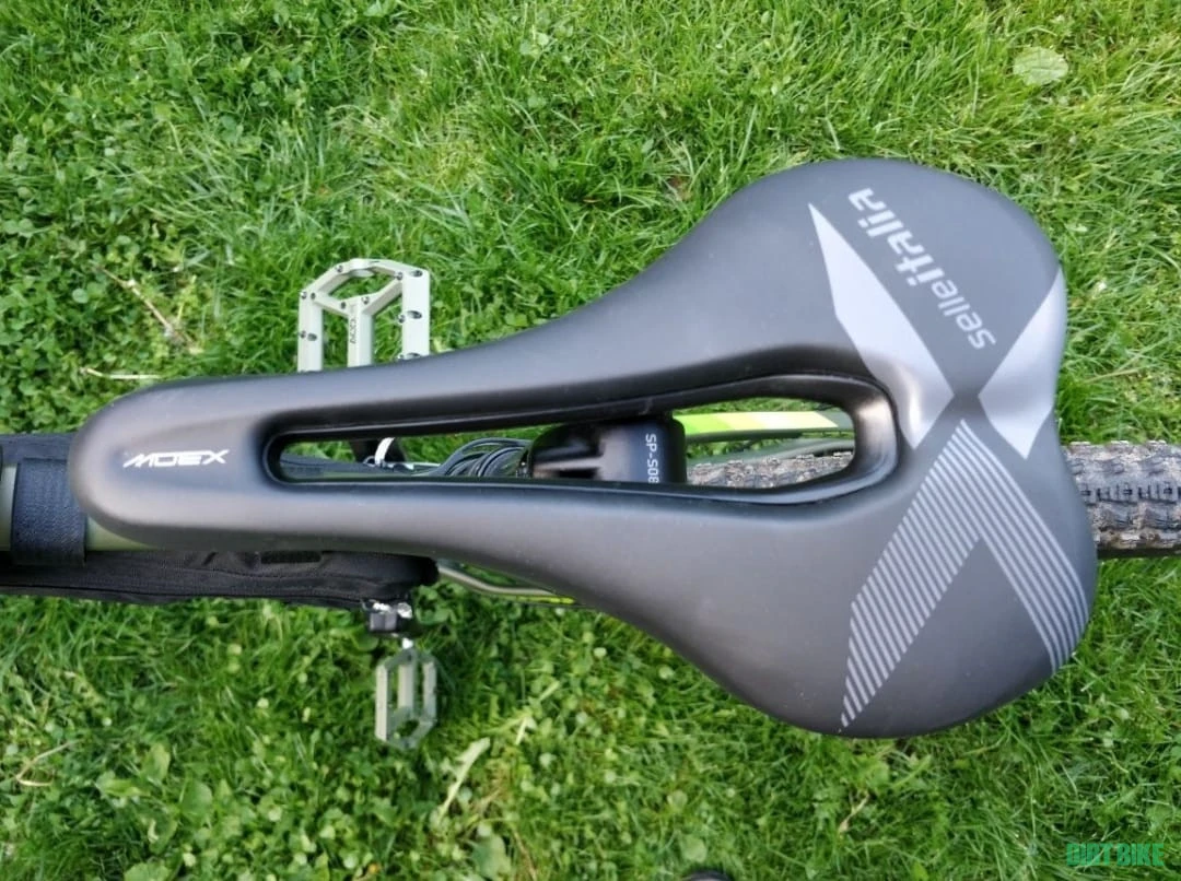1. Vând Șa de bicicletă tip gravel Selle Italia X-Bow Superflow S Fec Alloy Rail Soft-Tek neagră, cu crestătură anatomică