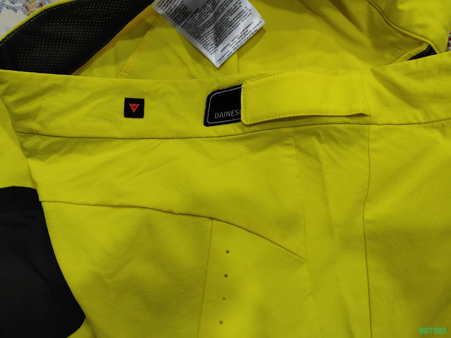 1. Pantaloni Scurti Dainese , 30 S , Galben