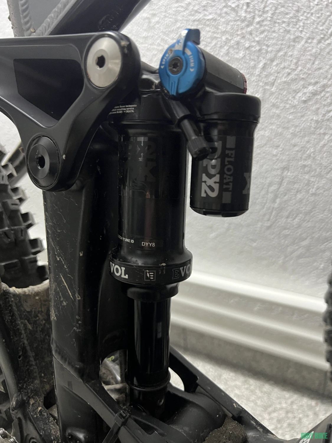 1. Fox DPx2 205x65 Trunnion