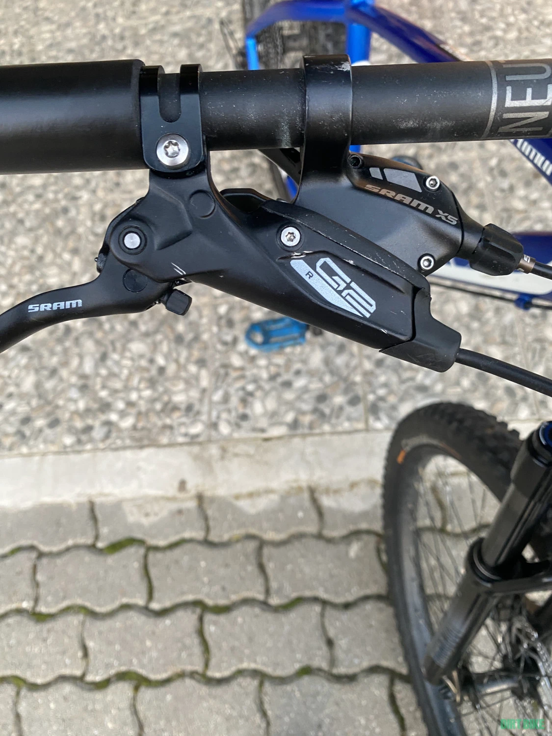 10. Salut , vand bicicleta pegas drumuri grele