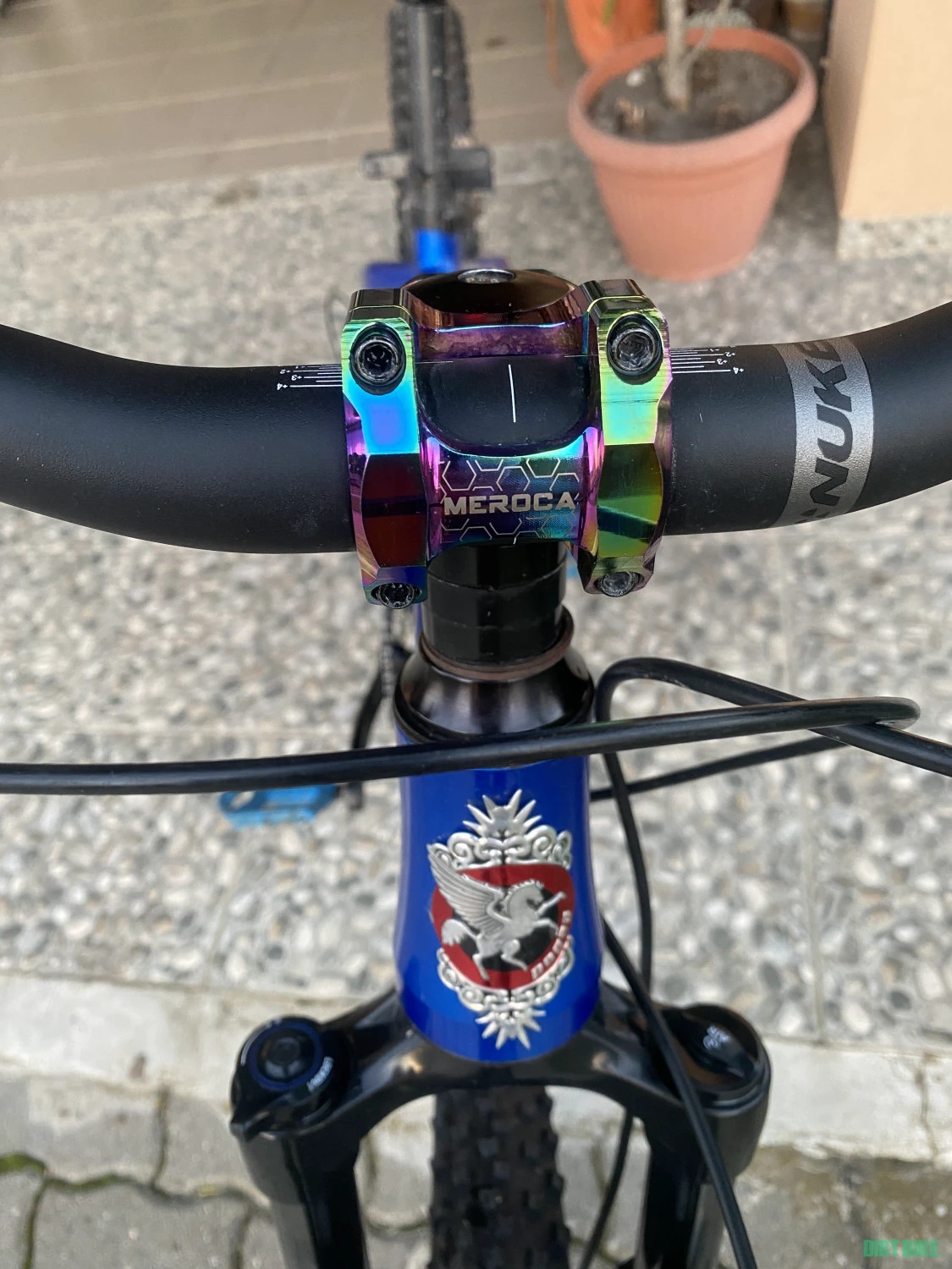 3. Salut , vand bicicleta pegas drumuri grele