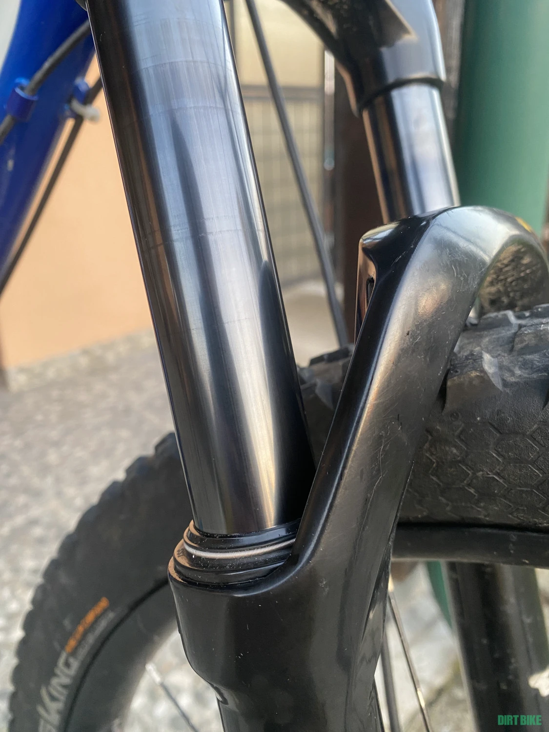 9. Salut , vand bicicleta pegas drumuri grele
