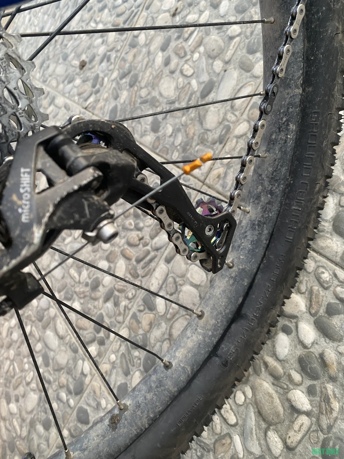 14. Salut , vand bicicleta pegas drumuri grele