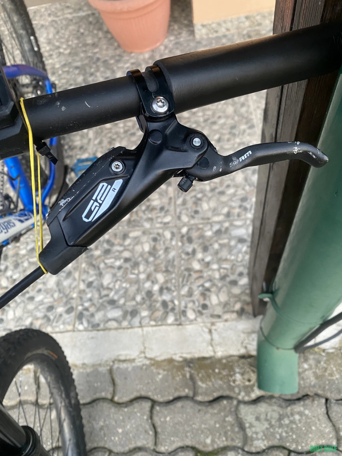 11. Salut , vand bicicleta pegas drumuri grele