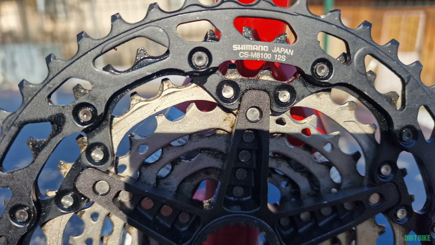 1. Vând pinioane Shimano deore XT