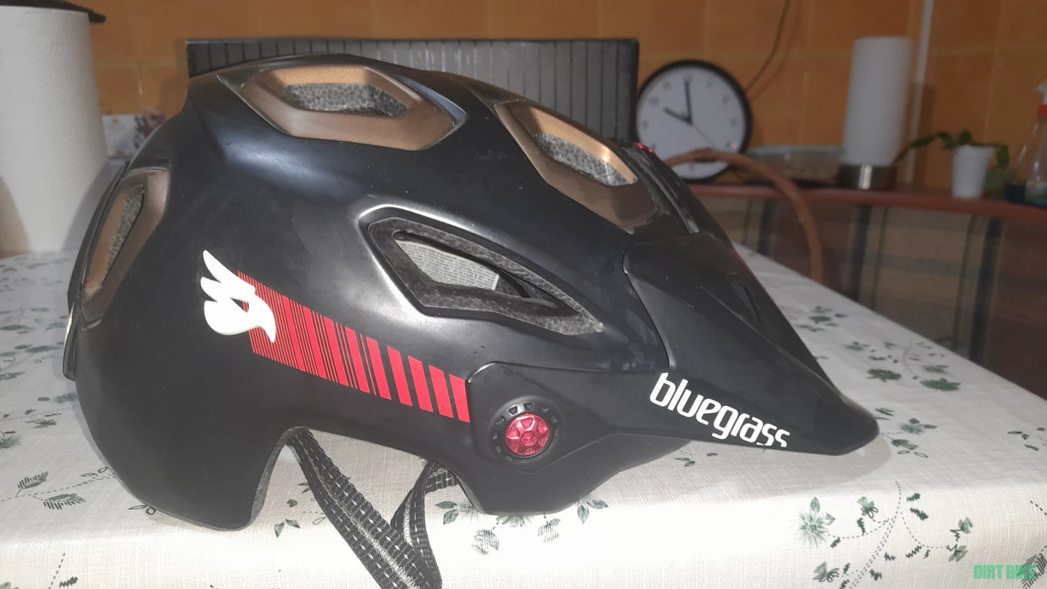 4. Casca Bluegrass, enduro, medium (54-58), stare perfecta.
