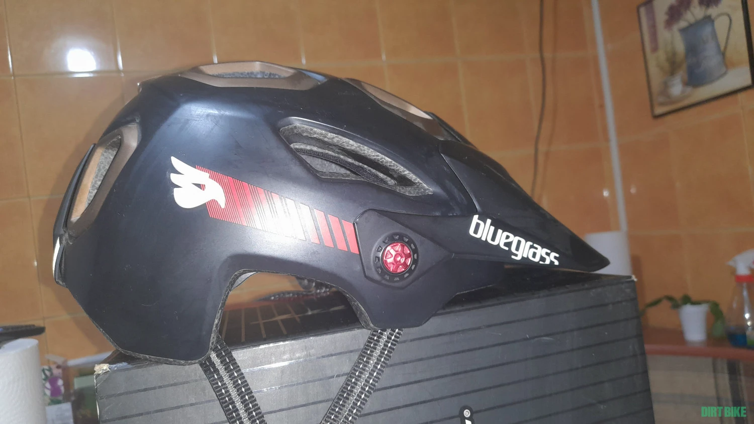 1. Casca Bluegrass, enduro, medium (54-58), stare perfecta.