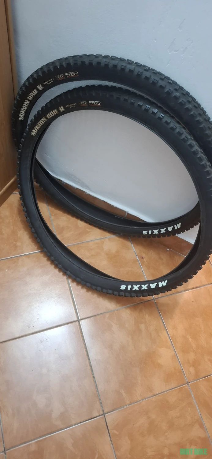 1. Vând set cauciucuri maxxis dhr ll pe 29