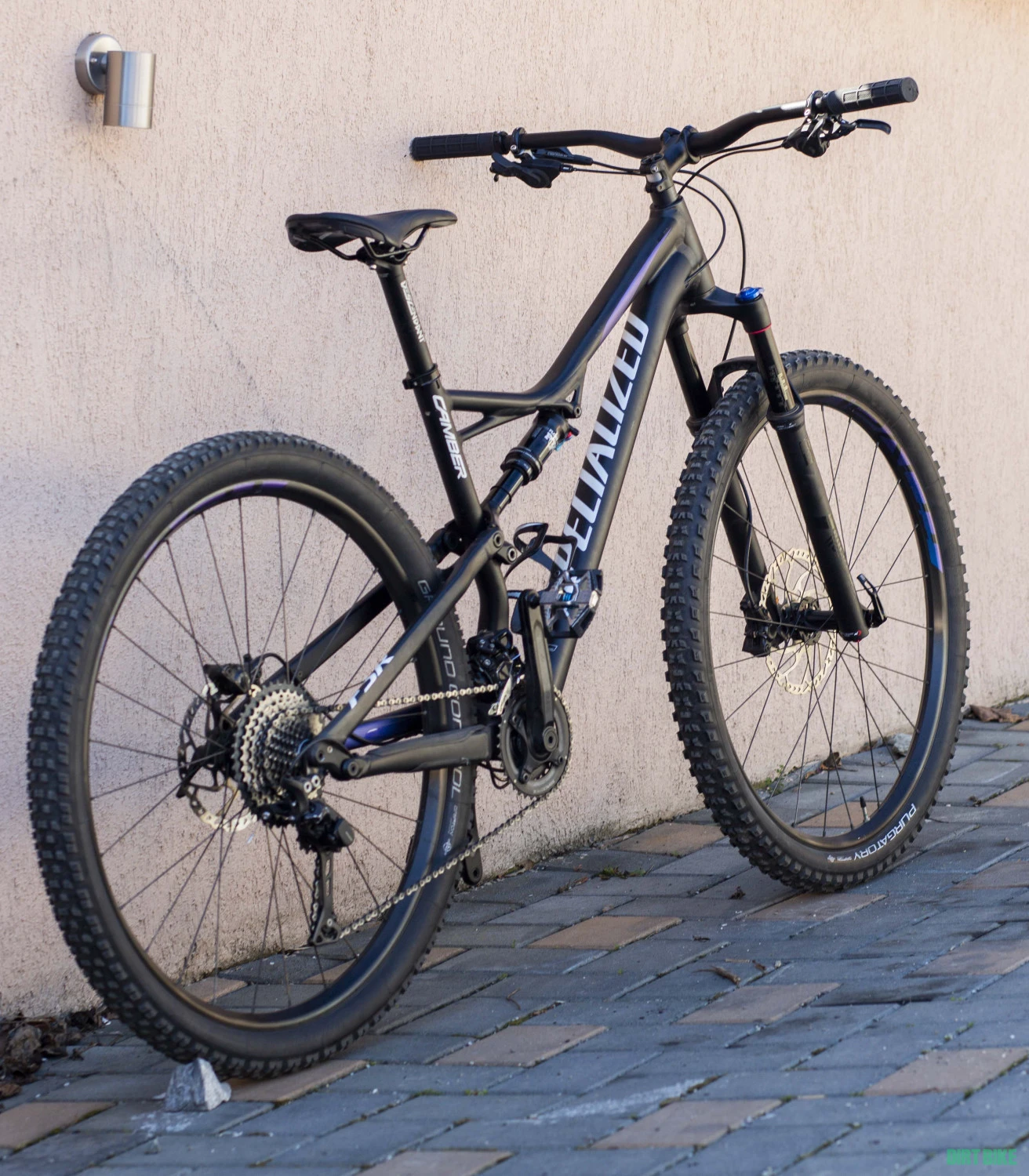 1. Bicicleta Specialized Camber Comp 29 full suspension