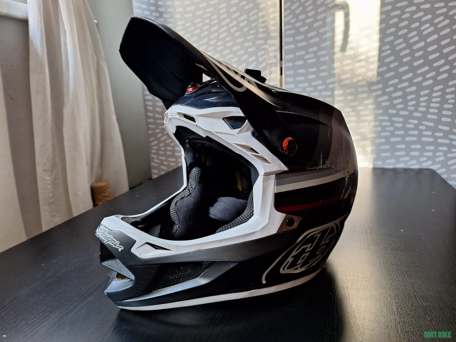 1. Casca Troy Lee Designs D4 Marimea Medium
