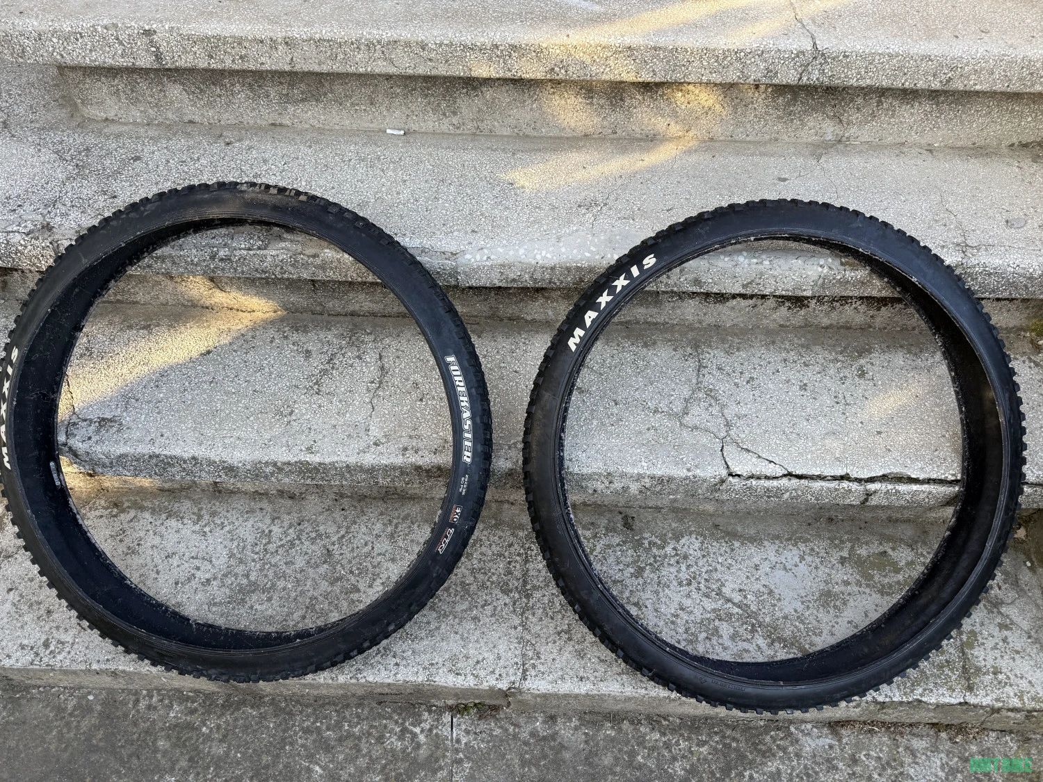 1. Anvelope Maxxis Forekaster 2.35