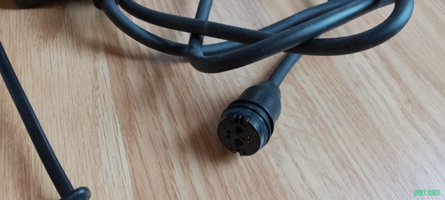 4. Încărcător BMZ pentru baterii 36V mufa magnetica
