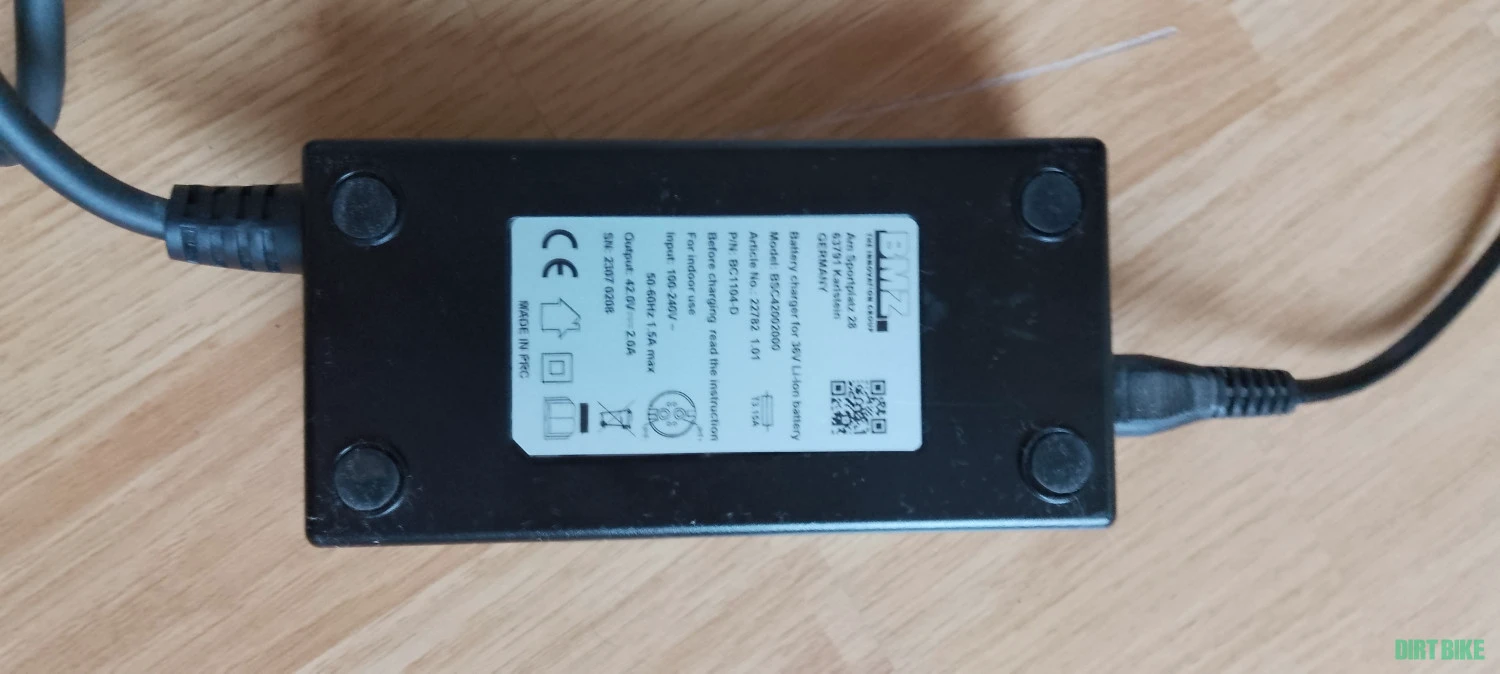 2. Încărcător BMZ pentru baterii 36V mufa magnetica