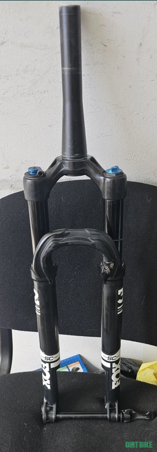 1. Vând Fox 32 stepcast performance elite