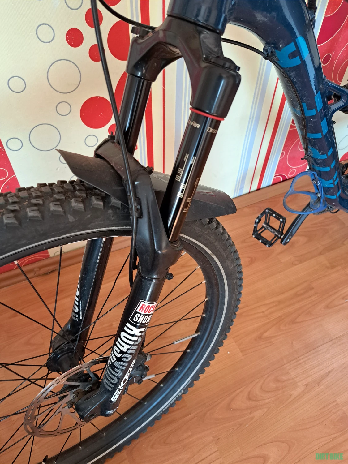 5. Bicicleta full suspension