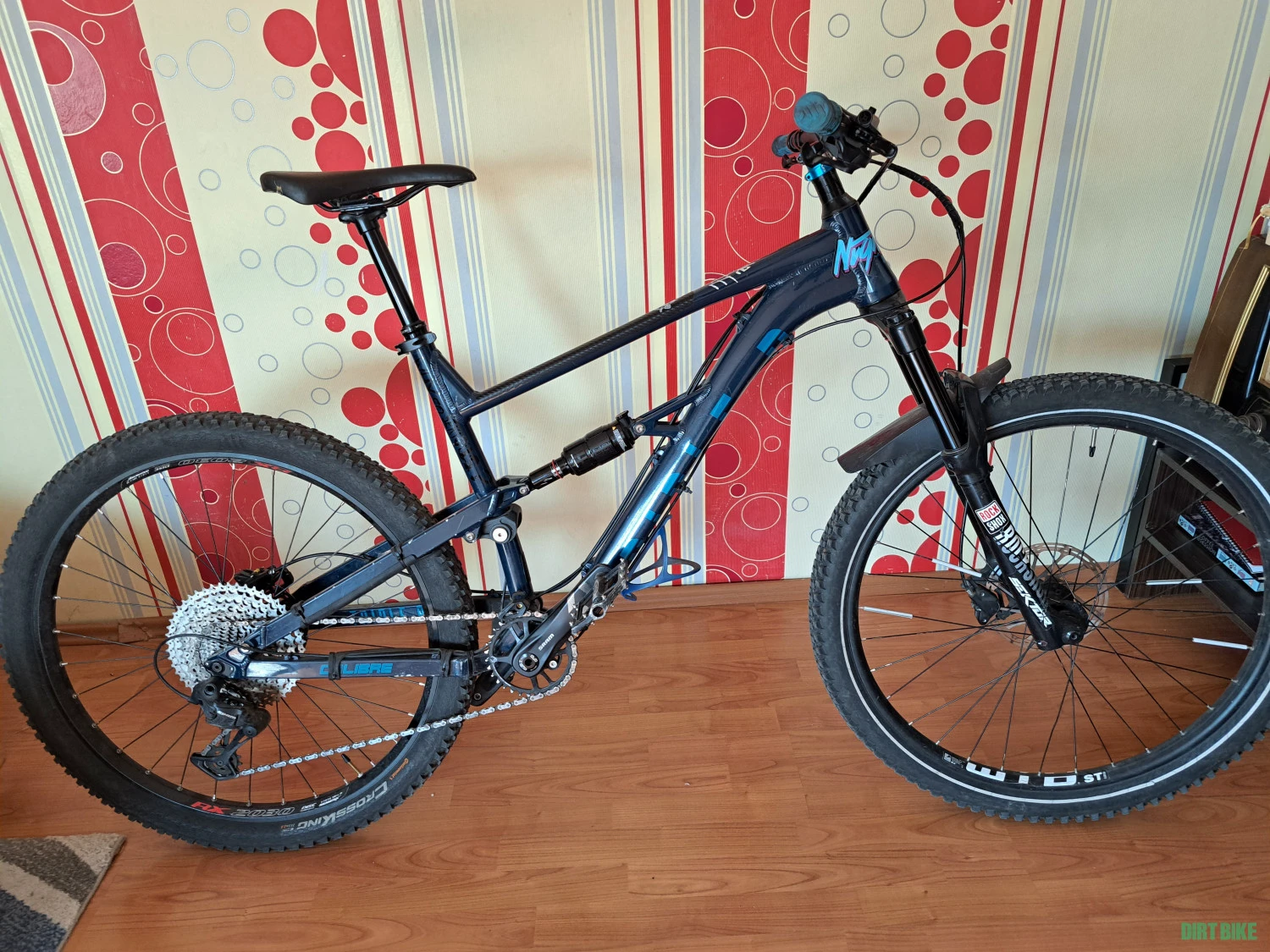 4. Bicicleta full suspension