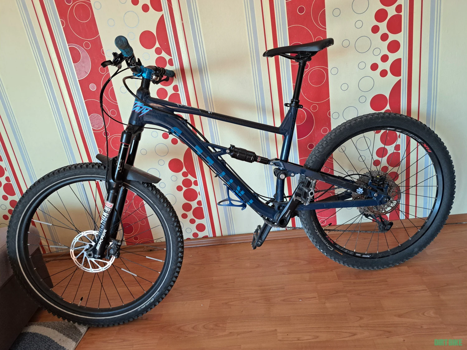 3. Bicicleta full suspension