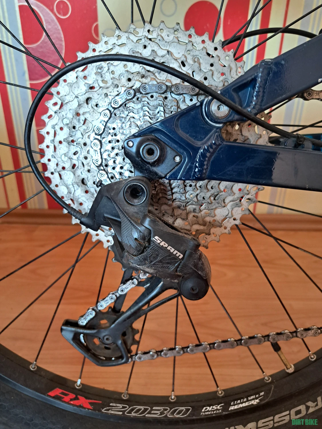 2. Bicicleta full suspension
