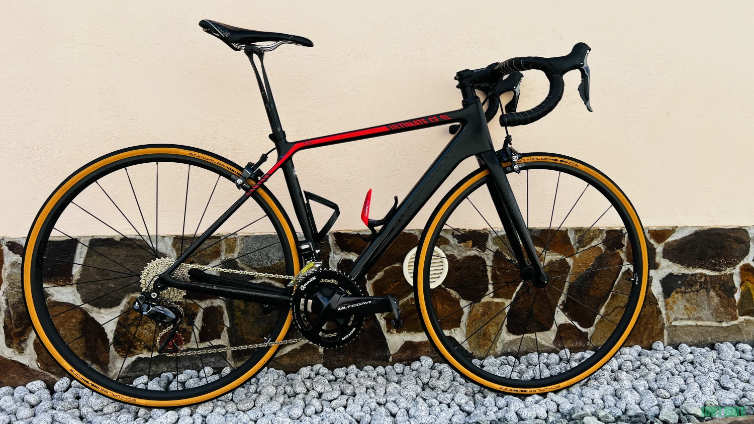 1. Canyon Ultimate CF SL 8.0 Di2
