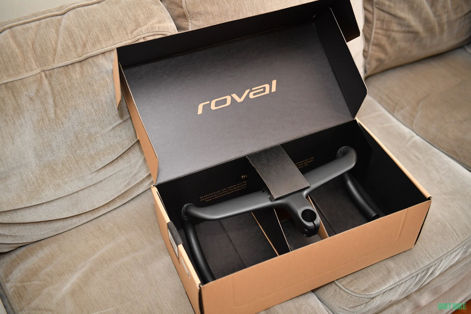 1. Integrated handlebar Roval Rapide 380 mm - Black Pipa 90