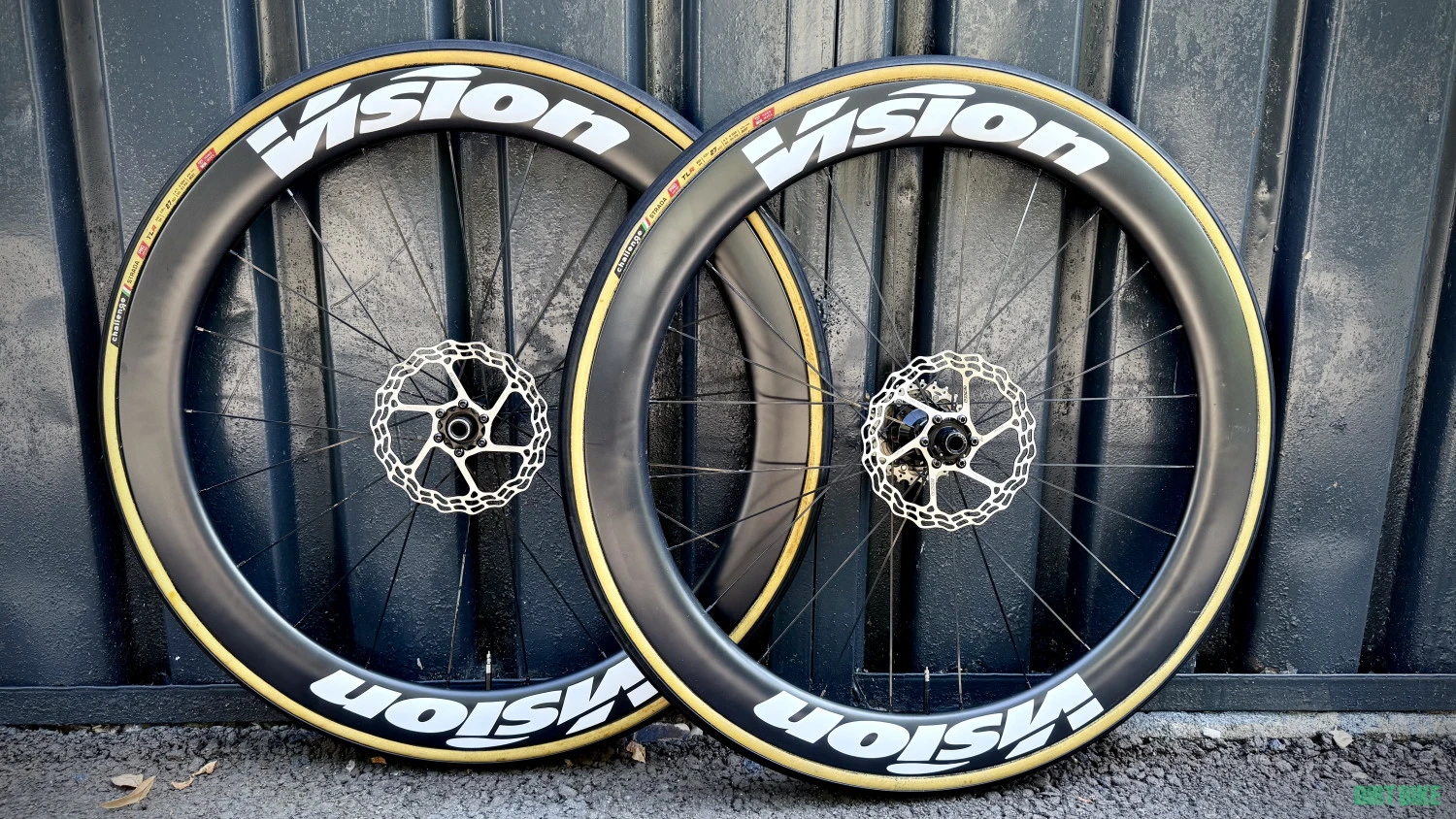 1. Roti Vision Metron 55 SL disc TLR
