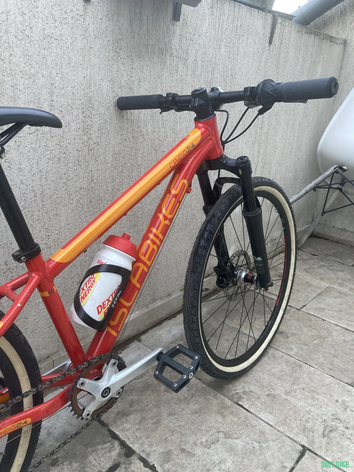 1. MTB Isla Bikes, roți 24”