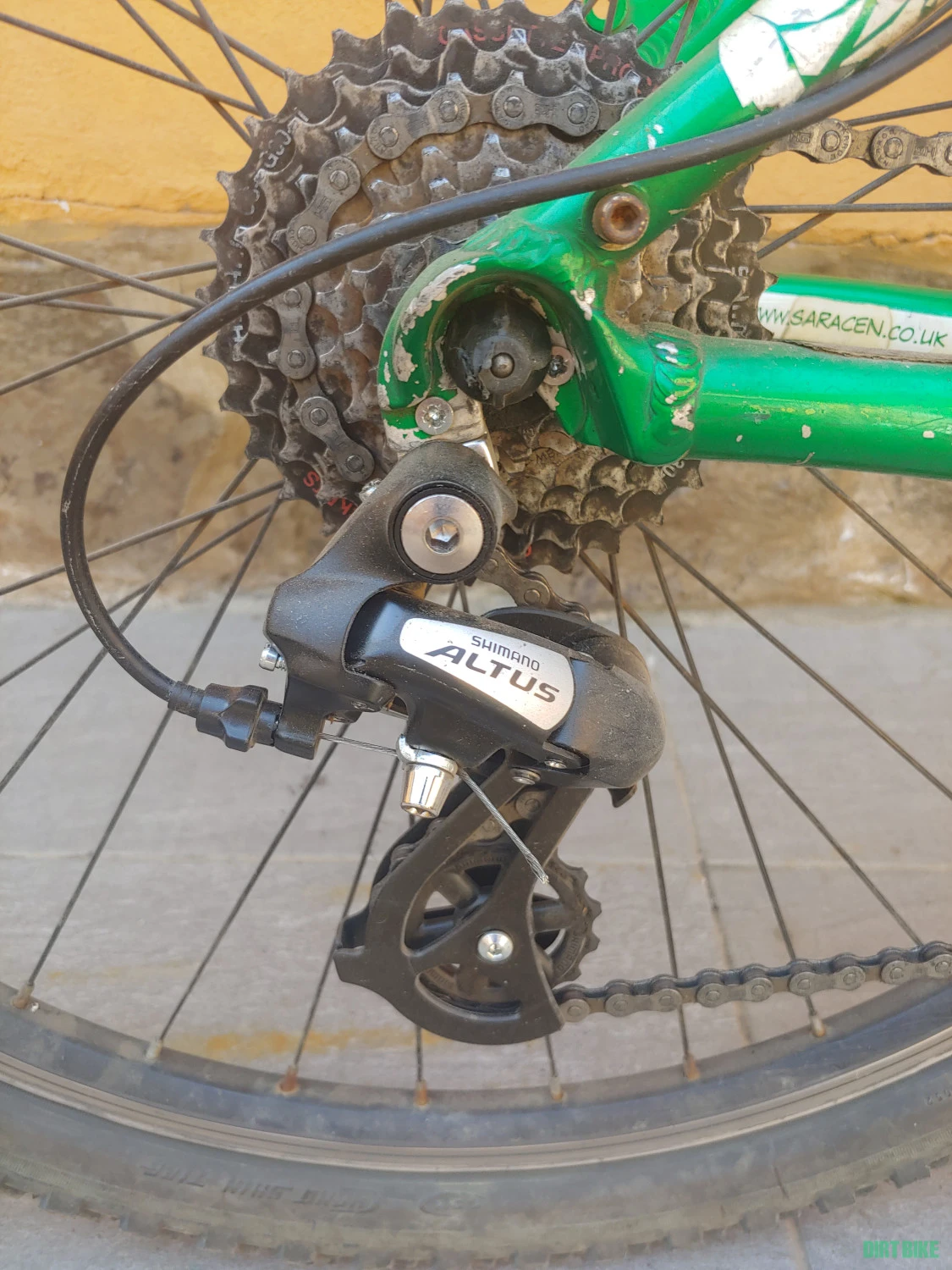 4. Bicicleta MTB Saracen 26" pinioane, schimbatoare, mansoane, lant NOI !