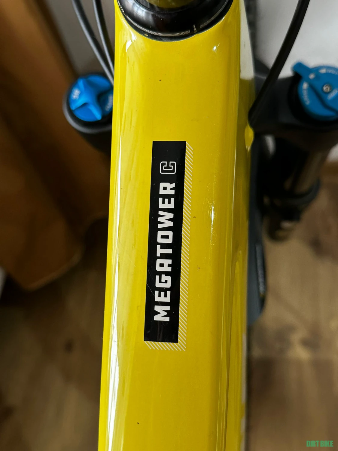 7. Santa Cruz Megatower Amarilo Yellow 2022