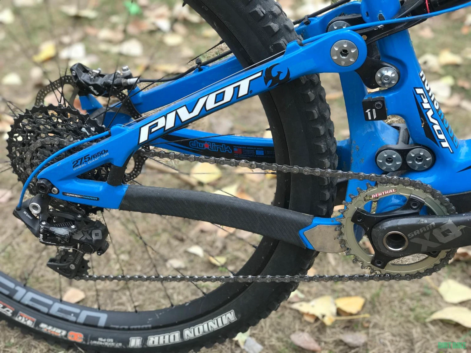 6. Vand Bicicleta Enduro Pivot Mach 6 Carbon