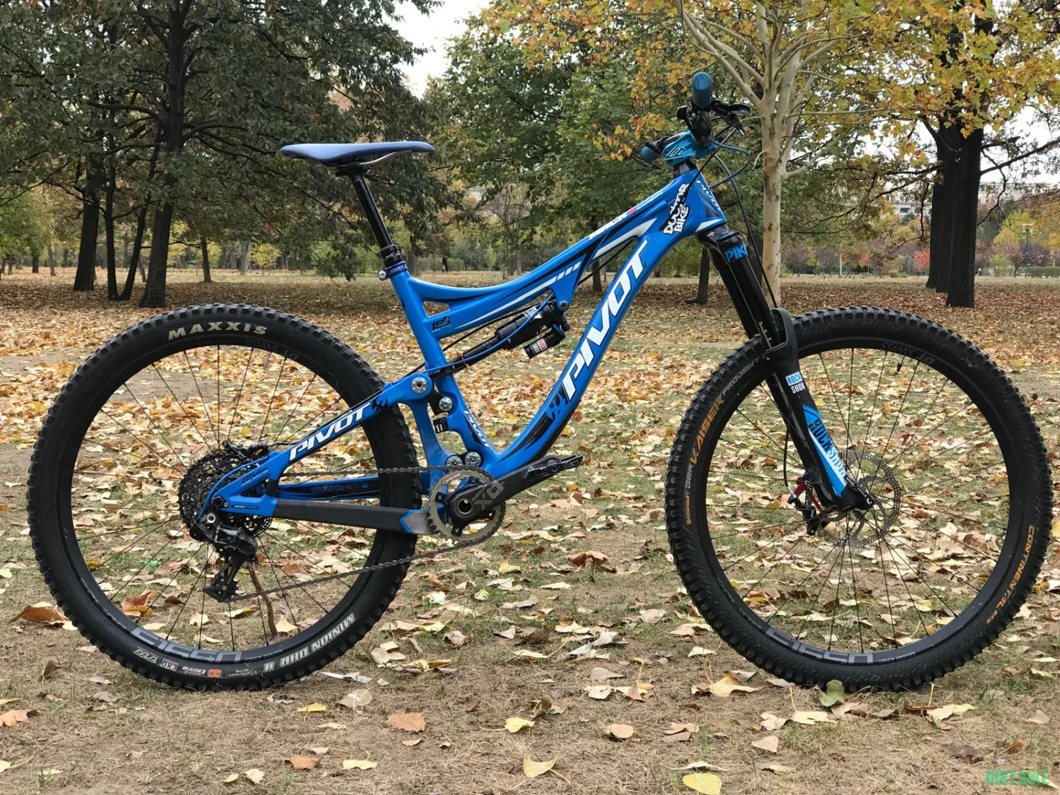 1. Vand Bicicleta Enduro Pivot Mach 6 Carbon