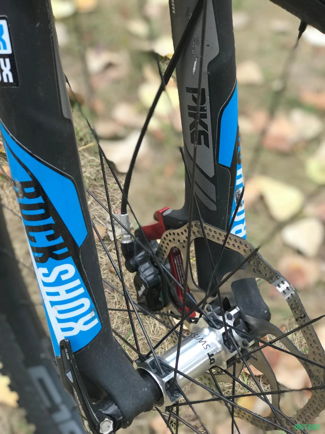 4. Vand Bicicleta Enduro Pivot Mach 6 Carbon