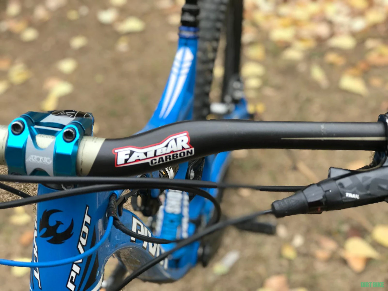 8. Vand Bicicleta Enduro Pivot Mach 6 Carbon