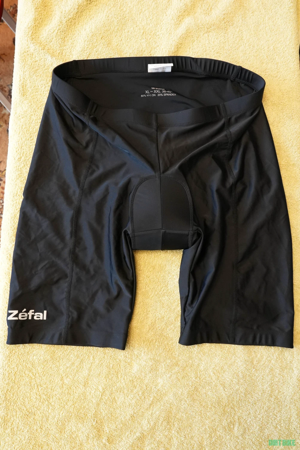 3. Pantaloni scurți de ciclism Zefal