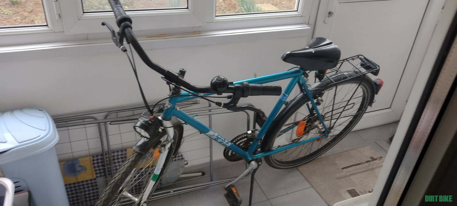 1. Bicicleta stare foarte buna de tot.ideala ptr.naveta.
