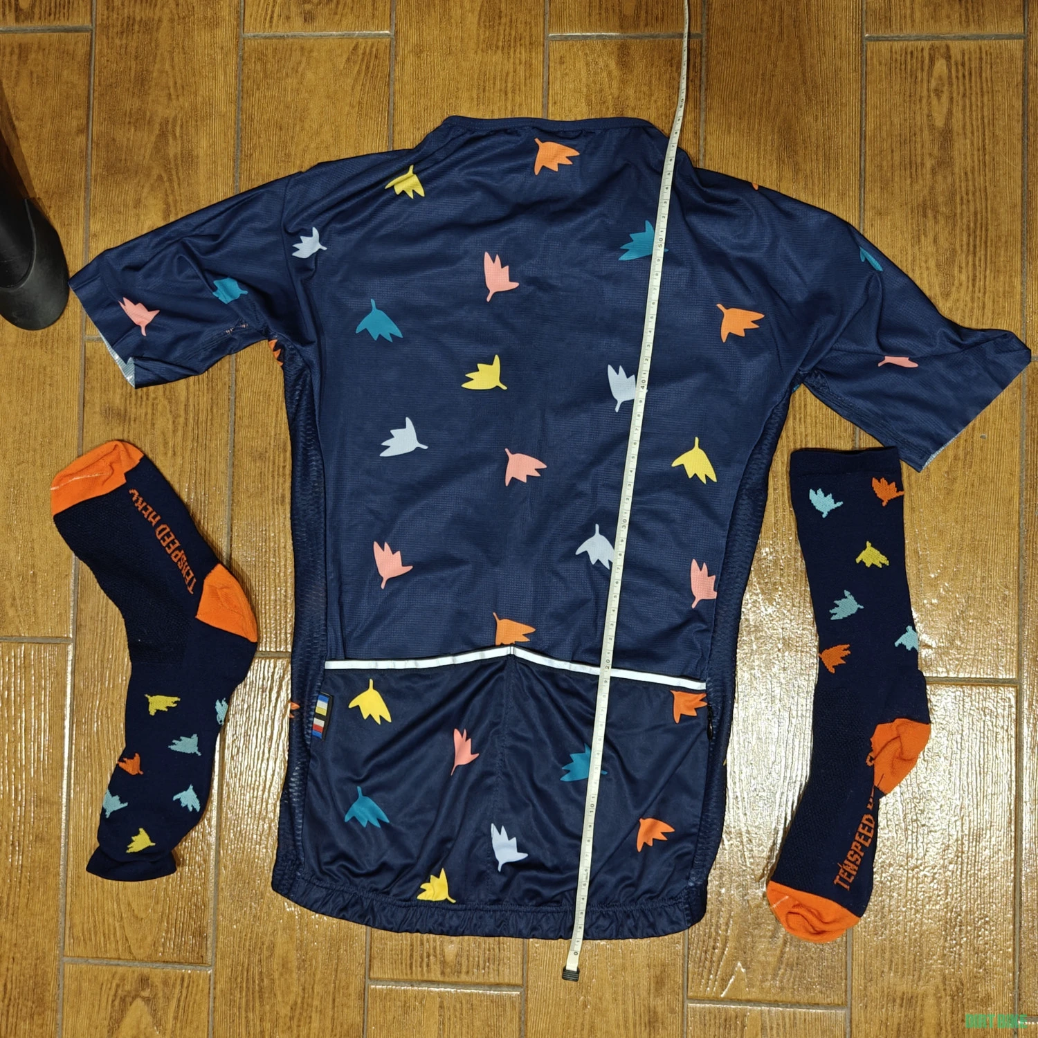 3. Set ciclism dama: tricou aero & sosete asortate, TenSpeedHero, marime S (bluza femei)