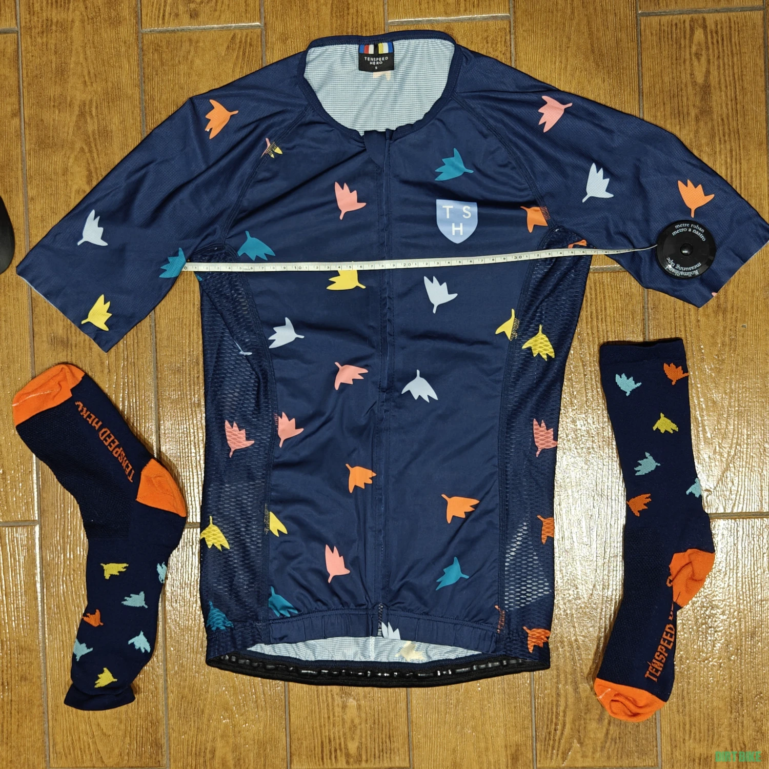 2. Set ciclism dama: tricou aero & sosete asortate, TenSpeedHero, marime S (bluza femei)