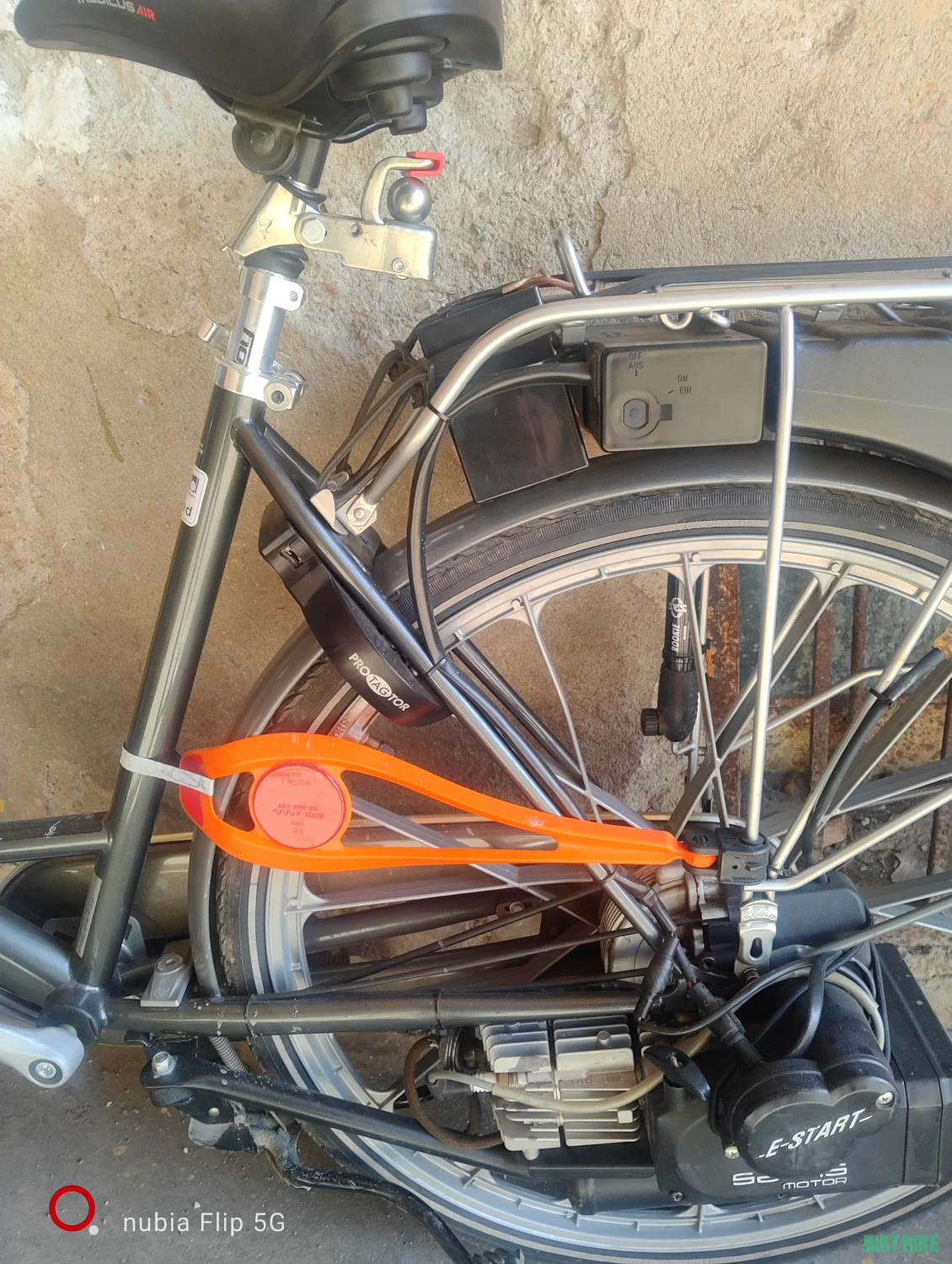 4. Bicicleta Saxoette Lux cu motor Sachs