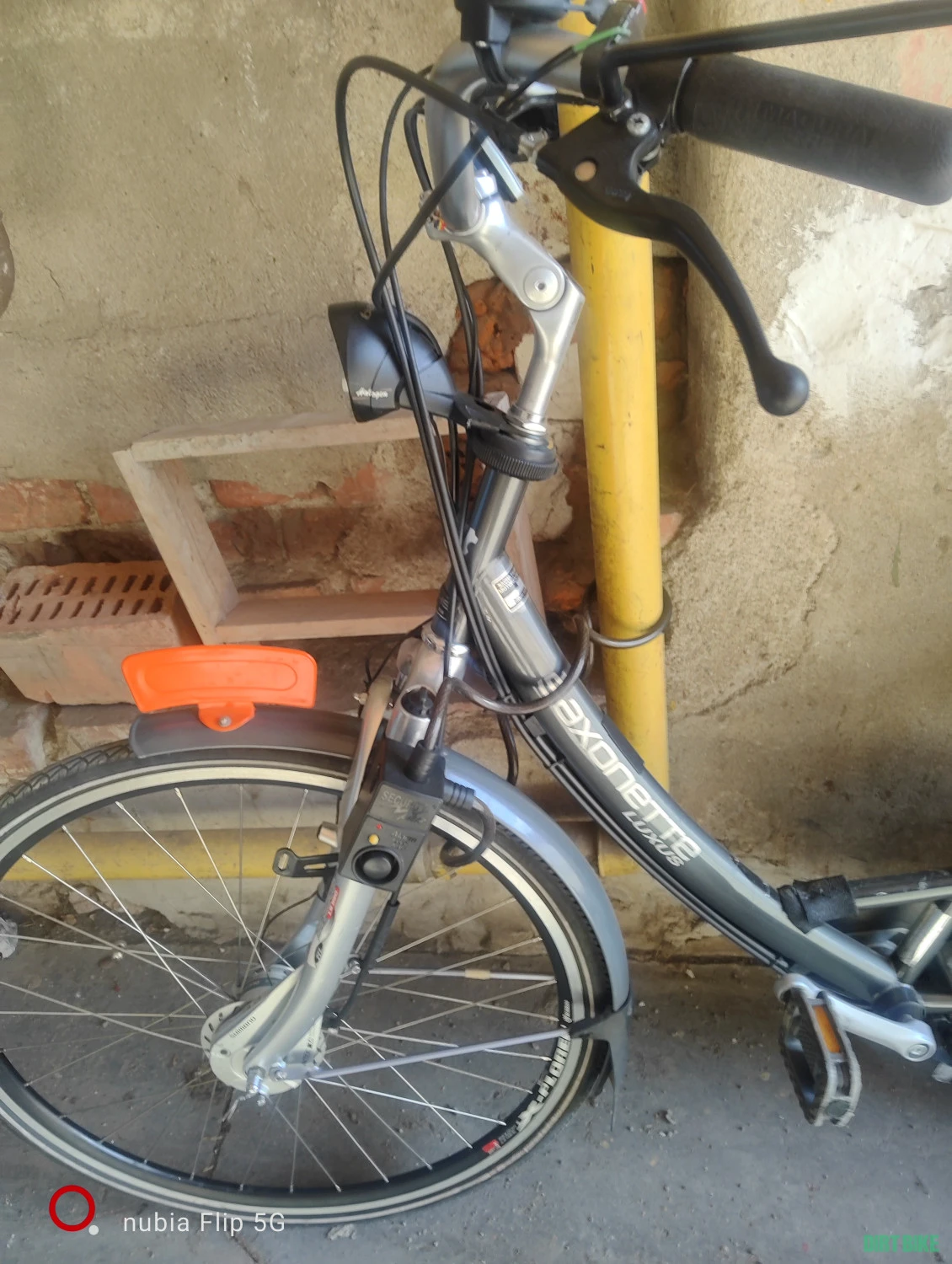 3. Bicicleta Saxoette Lux cu motor Sachs